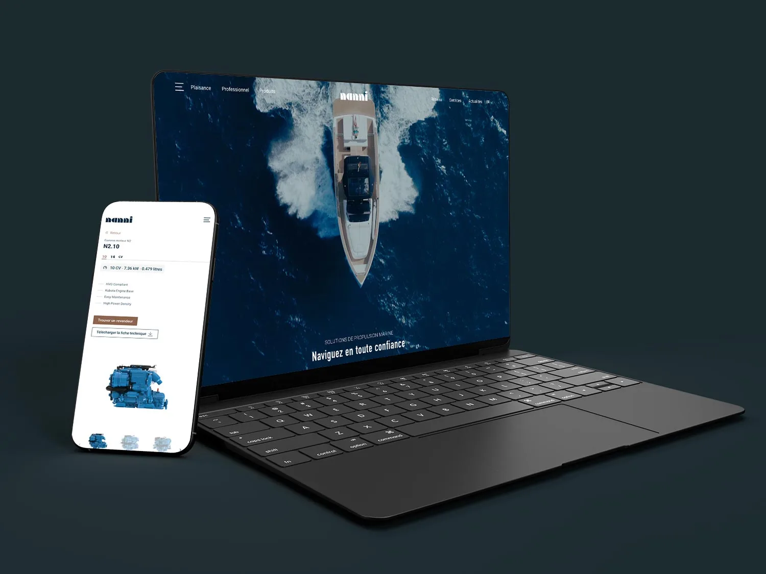 Un smartphone et un ordinateur portable affichant le site web responsive de Nanni sur fond sombre